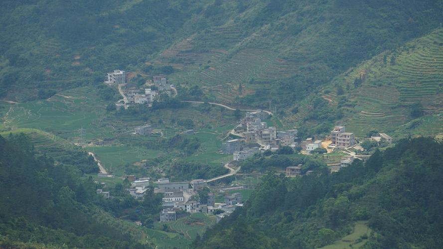 高州古丁镇天花顶