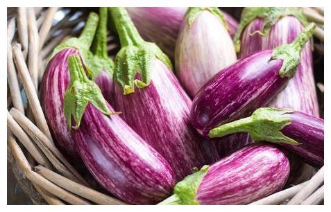 还在纠结买白茄子还是紫茄子试试花茄子吧据说吃起来跟肉一样