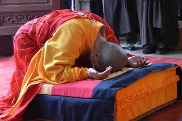给活人烧香他多久能死用供桌供活人每天烧香活人会怎么样