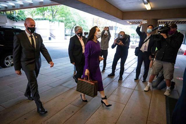 孟晚舟回国之路好艰辛!最后庭审穿紫裙贵气逼人,昂首阔步超霸气