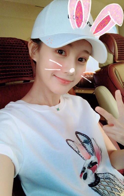 李一桐的生活中是这个样子,活力十足的元气少女