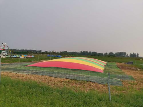 网红游乐设备为什么赚钱-充气城堡_蹦蹦云_移动水上