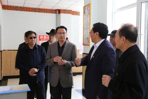 玉树州委副书记索南丹增一行赴中央民族大学附中玉树