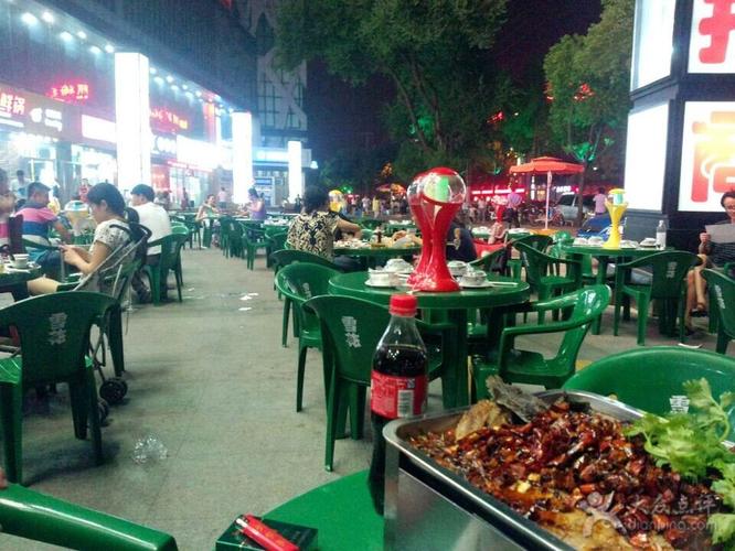 炫舞渔风露天啤酒广场座位图片 - 第1张