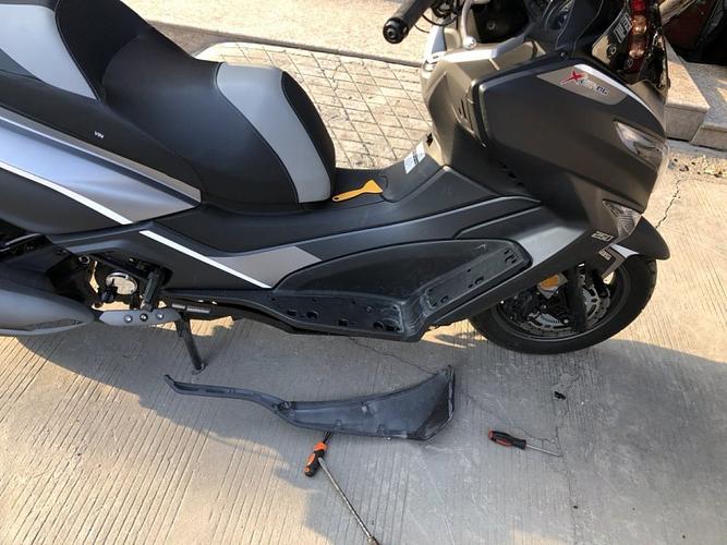 自己动手系列光阳赛艇250加装射灯其它踏板车可借鉴