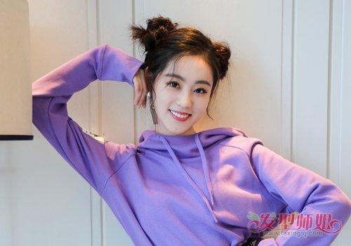 女生扎哪吒头是否露额要看脸型 俏皮可爱女生双丸子头