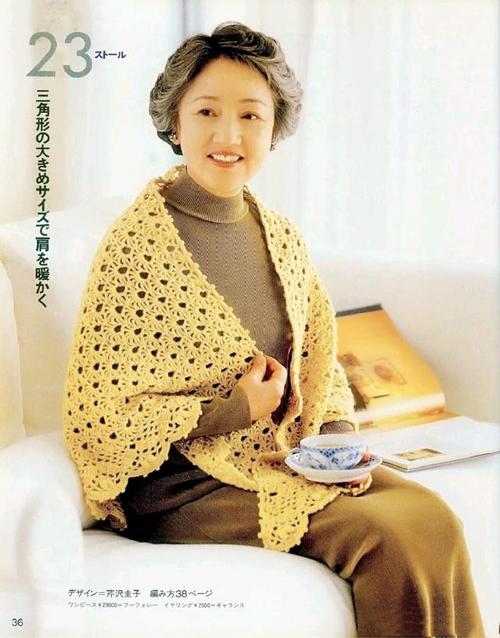 这个披肩花样选用的是比较简洁的扇子花,根据线的粗细,钩针的大小,钩