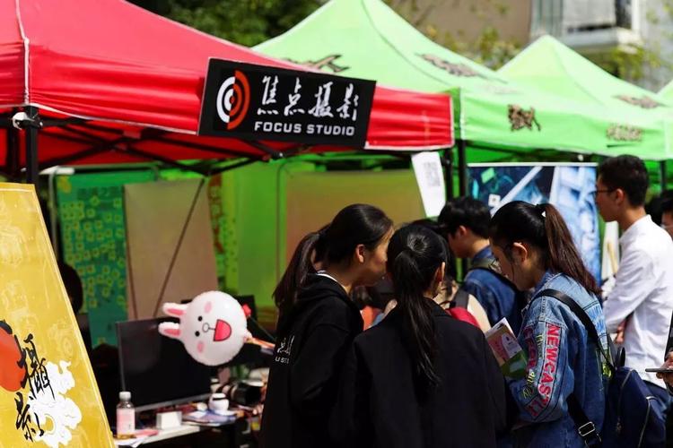 杭电社团纳新各显神通,"百团大战"引爆校园