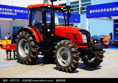 耕地拖拉机