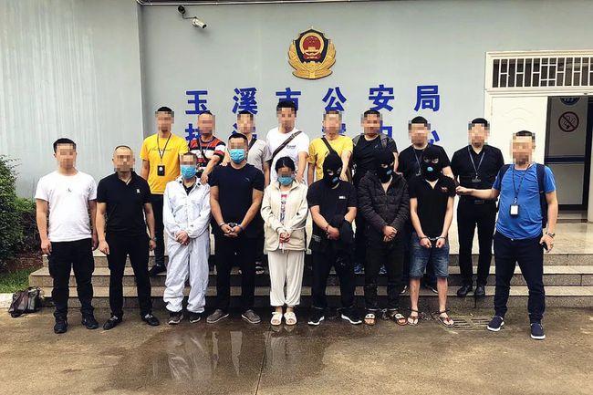 泸州出击!大boss喜欢"放鸽子",女毒贩最后现身