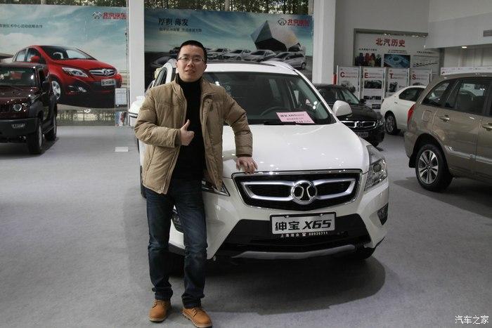 附人车合影留念.