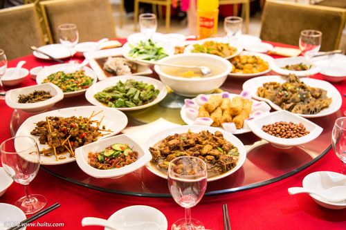 一桌大餐美食图片