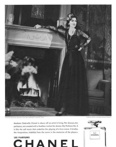 当然chanel n°5香水的第一个代言人就是香奈儿女士本人.