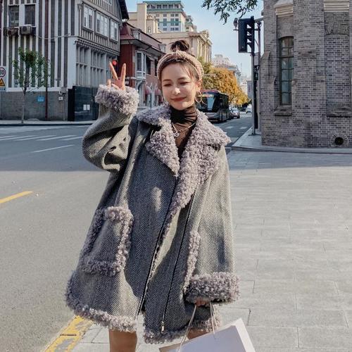 2021年最流行的冬装,2021年流行服装颜色 仿皮毛一体羊羔毛外套女2021年冬装新款韩版宽松小个子毛呢大衣潮
