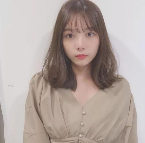 2019超流行的女生齐肩短发 减龄齐肩短发烫发发型