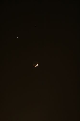 最近连续几天看到漆黑的天空有两颗星特别亮