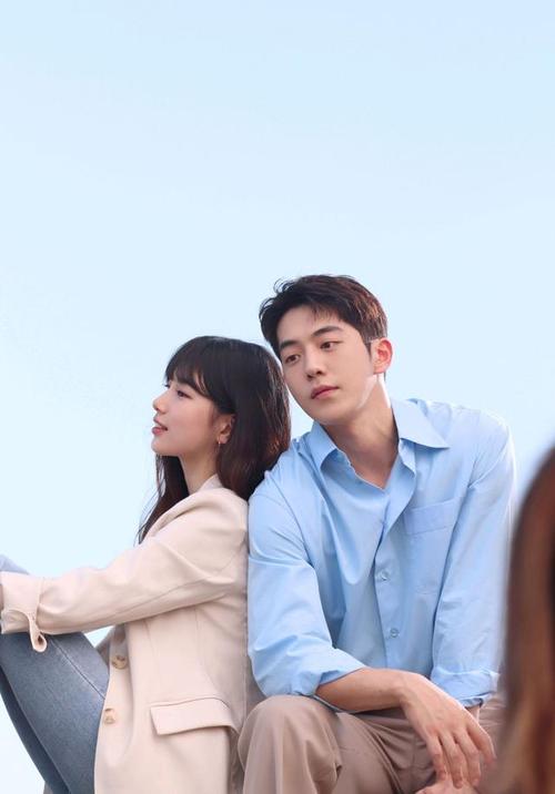 裴秀智x南柱赫《startup》海报拍摄花絮照,配一脸