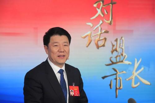 全国人大代表奇巴图:"两挂车""三张网" 脱贫攻坚奔小康