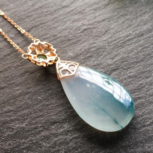 18k金镶嵌冰种飘花水滴吊坠