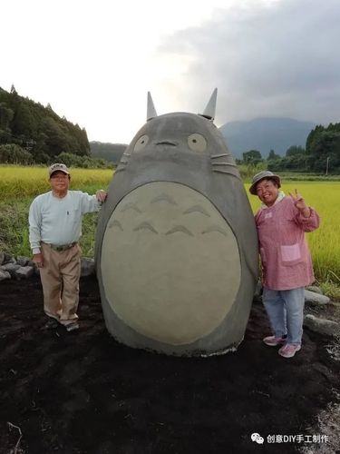 爷爷奶奶为孙子做巨型龙猫太暖心了