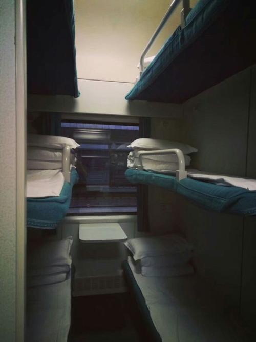 如何优雅地睡火车硬卧上铺