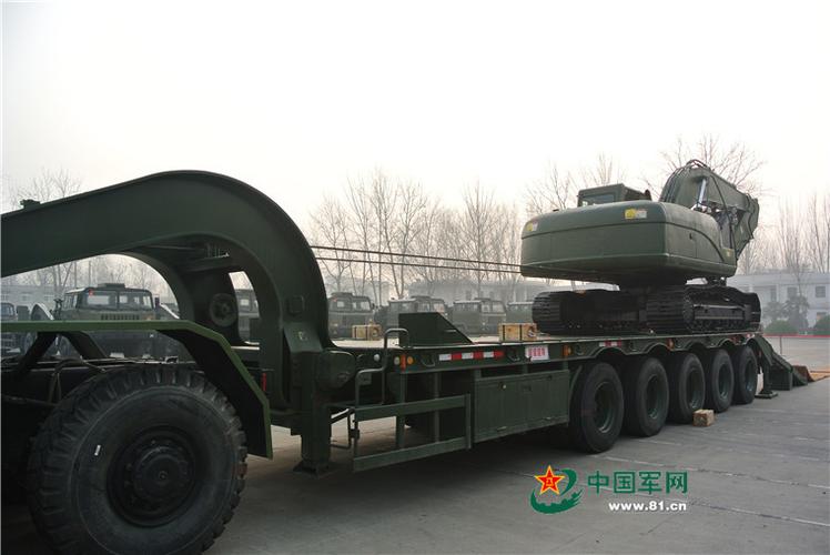 中国军网记者揭秘我军战略投送"拳头"部队