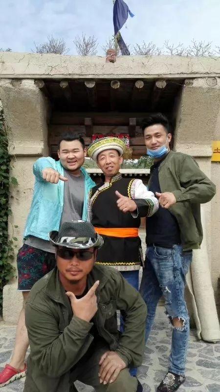 草根歌手丁文军,开始接戏拍电影!