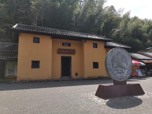 井冈山风景名胜区是延安的红色旅游革命景点,江西井冈山旅游景区,距离