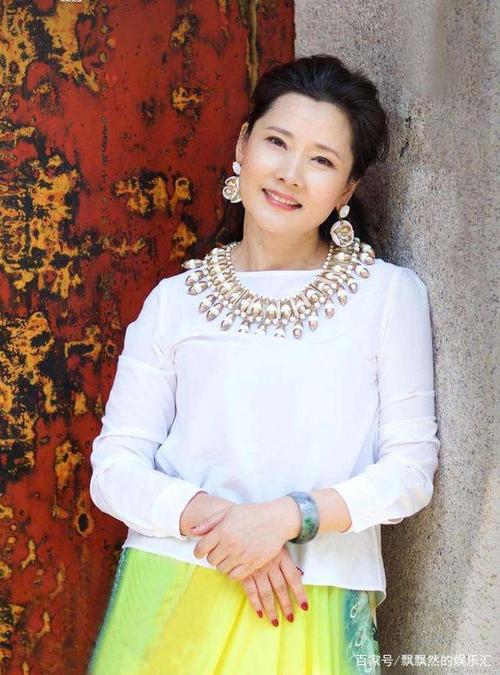何赛飞:26岁嫁给杨楠,结婚10年才敢生孩子,风光背