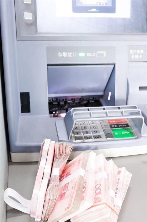 他趁取款机故障疯狂取出17万多被判无期,后改判,获释后说没恶意