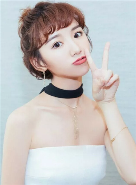 毛晓彤最新发型短发灵气甜美到不行