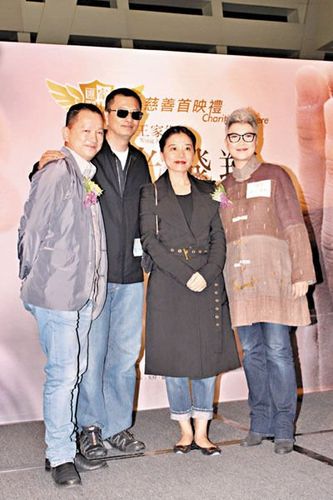 廖启智夫妇与王家卫夫妇合照据香港媒体报道,台湾电影《逆光飞翔》前