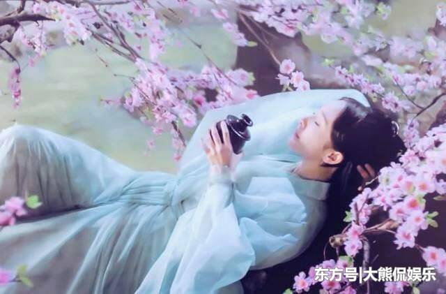 这六位古装美人饮酒,赵丽颖垫底,杨幂潇洒,唐嫣优雅而