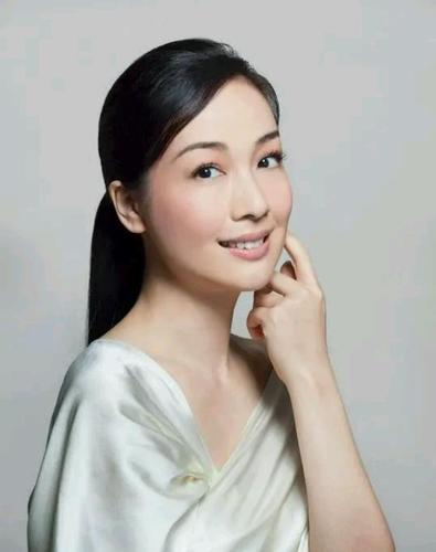 还记得和周润发拍摄"百年润发"广告的女主角吗?