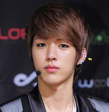 男学生长刘海发型图片 韩国男生长刘海发型