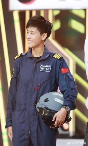 《紧急救援》撤档,那就来看看女机长原型宋寅吧