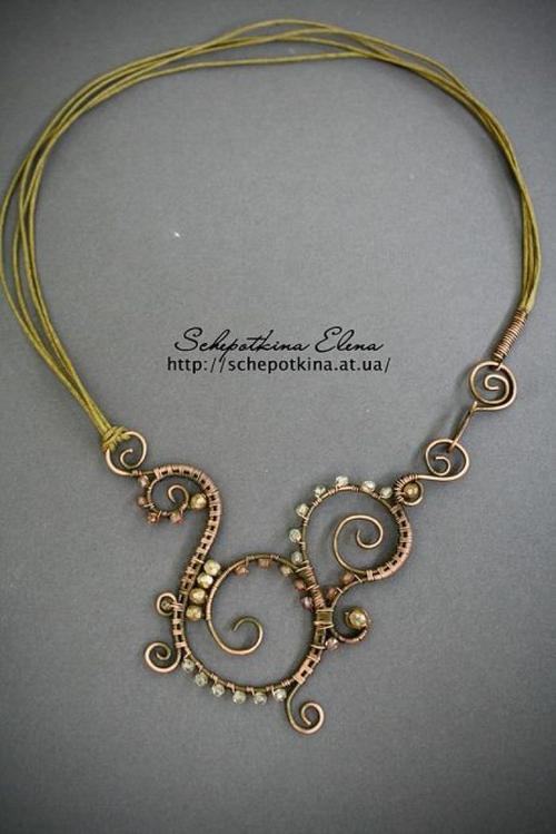 绕线首饰,用金属线(多用铜线,纯银钱)缠绕天然石材等就可以设计出非常