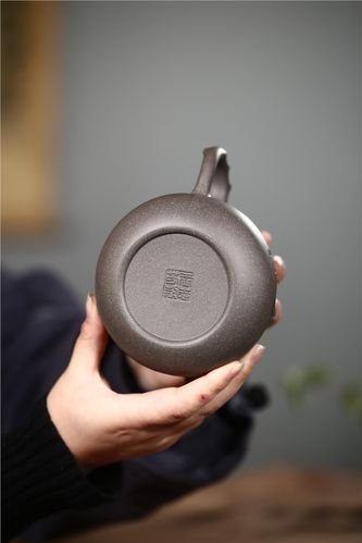 王志芳紫砂壶作品 原矿青灰泥嗅梅壶 500cc 国家级工艺美术师 王志芳