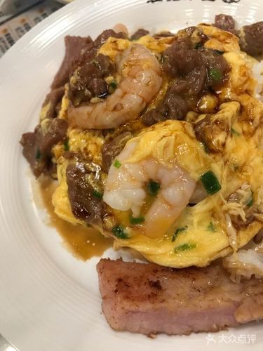 滑蛋牛肉拼虾仁饭