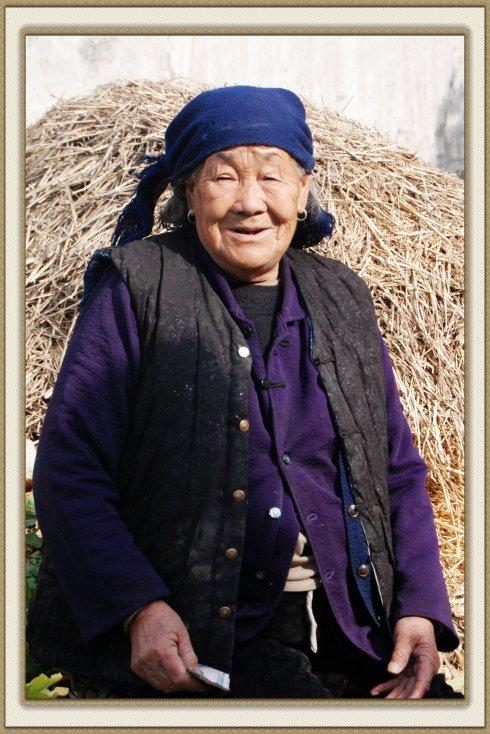 几张室外人像——乡村老太太