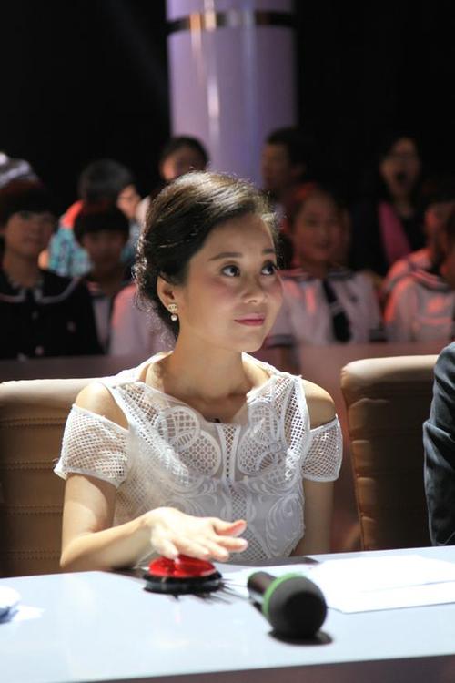 主持人李蕾