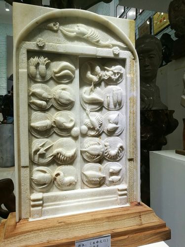 付大师用汉白玉雕刻的作品,生命之门.