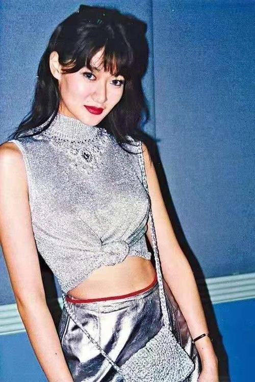 超过香港刘銮雄,20年花20亿找100位女友,后却无钱换肾