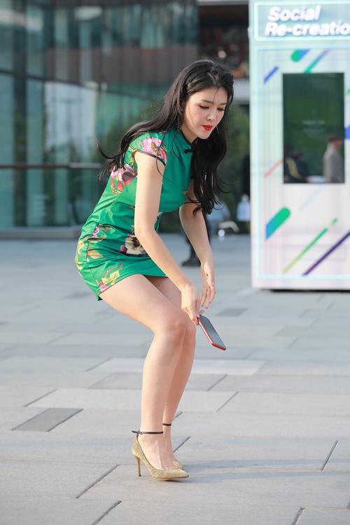 武当小红花作品性感美腿旗袍少妇热舞【视频 套图】