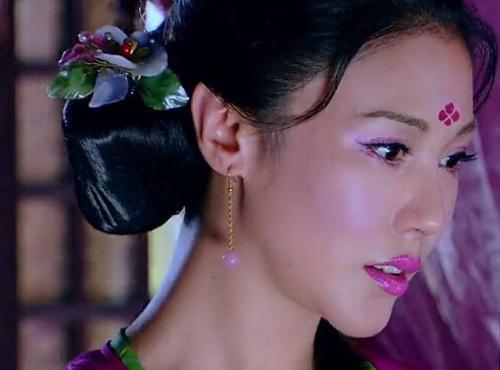 20 19楼 角色:瑾娘    出自:古剑奇谭    演员:王一淼    这种花钿