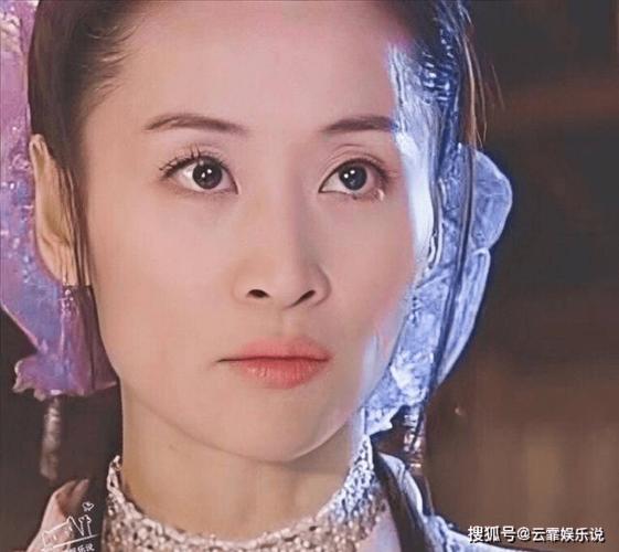 《绝世双骄》于莉一人分饰"两角":高冷宫主,热忱小蓝