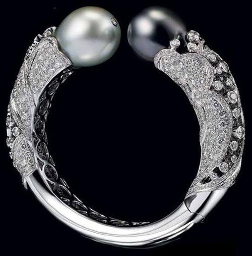 万宝宝镶钻嵌珍珠白金手镯