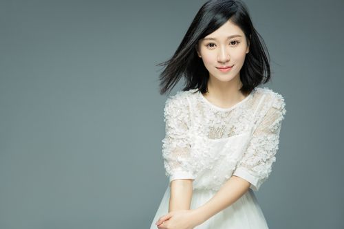  p> b>秦原,浙江卫视主持人.