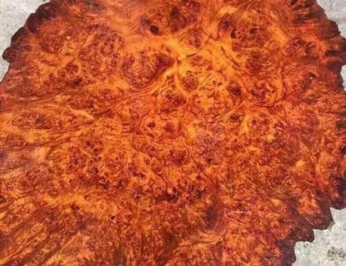玩友们都知道黄花梨木料本身是含有特殊的具有杀菌功效的油脂的,很少