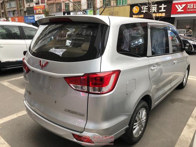 五菱宏光s1七座家用mpv